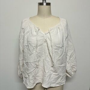 Universal Thread cream puffy sleeve peasant top. Large.